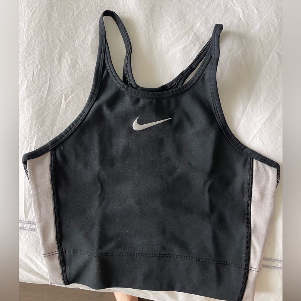 Nike women’s workout top black XS